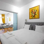 Modern 2Bd Flat With Prime Location And Workspace By Flat Mаnager