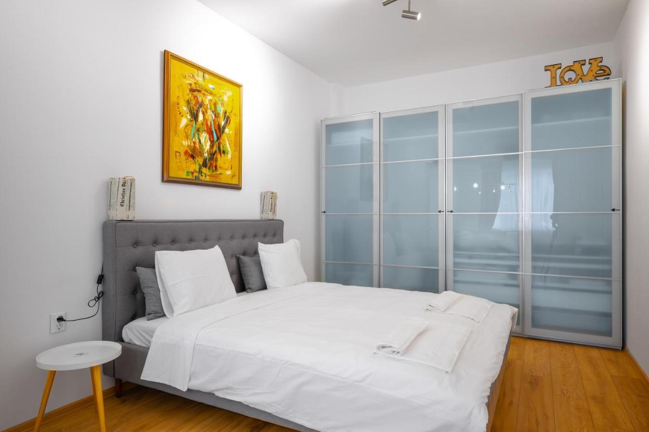 Apartament Modern 2bd Flat With Prime Location And Workspace By Flat Mаnager
